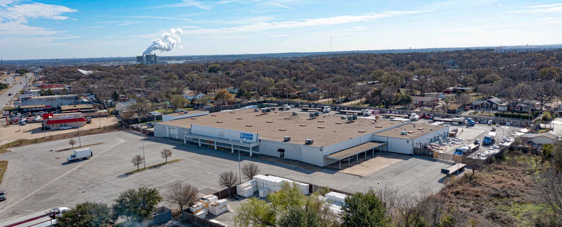Matthews™ Completes Sale of $5,225,000 TX Beacon Roofing Supply Facility featured image 