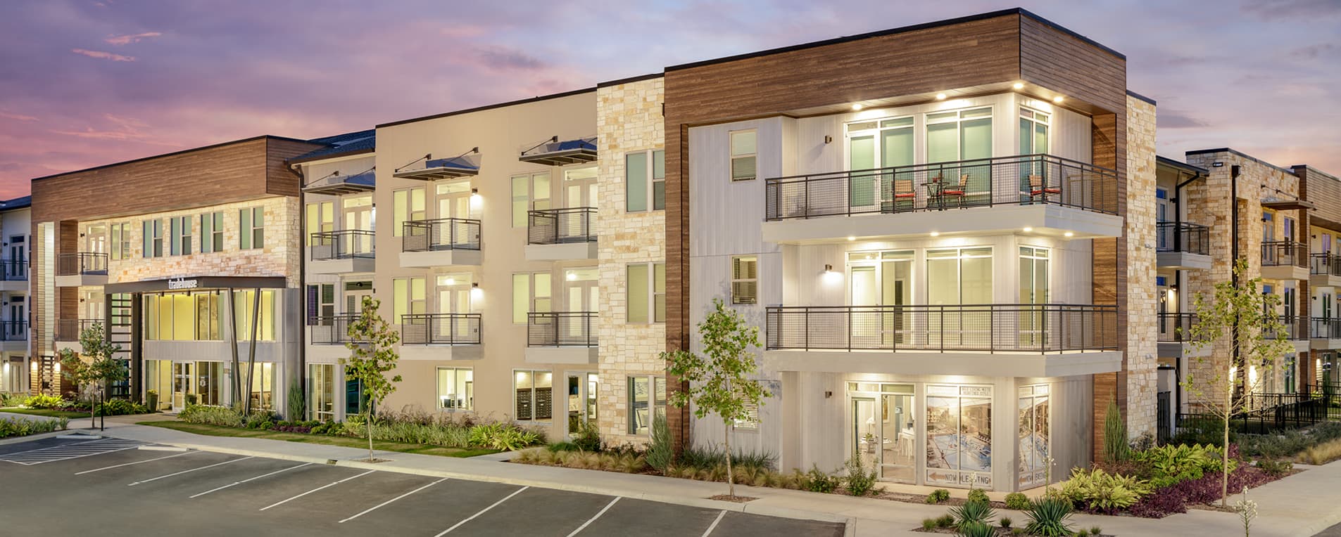 Matthews™ Brokers the Sale of a 330-Unit Multifamily Property in Texas featured image 