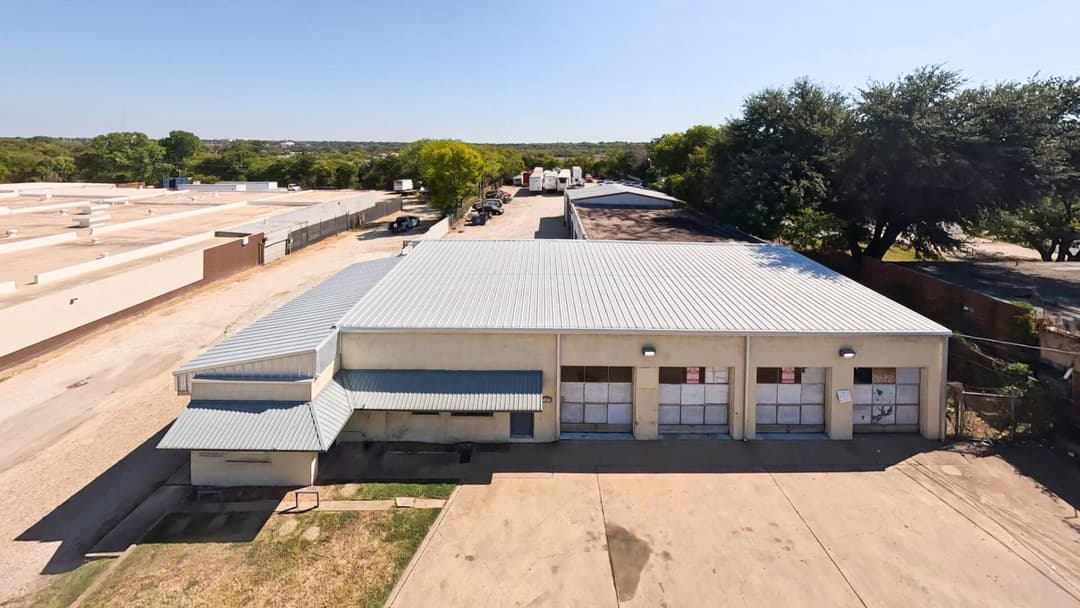 Image of 2557 S Riverside Dr Property