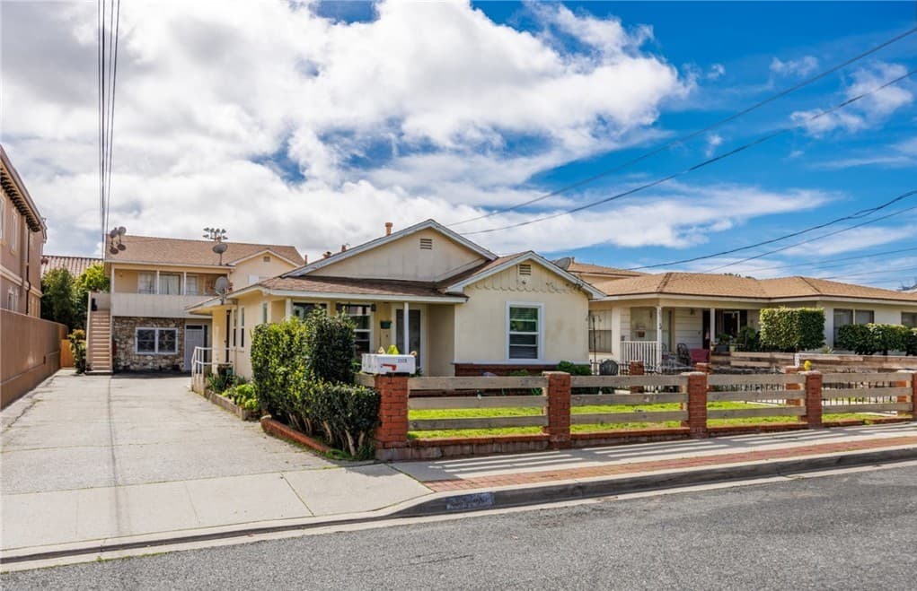 Image of 2320 Carnegie Lane Property