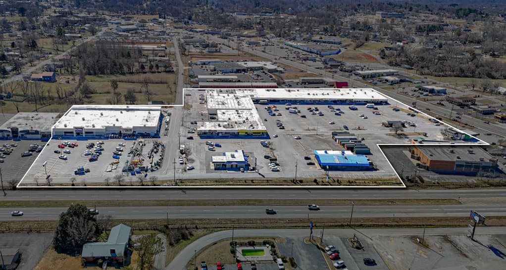 Matthews™ Facilitates Sale of McMinnville Plaza in Tennessee featured image 