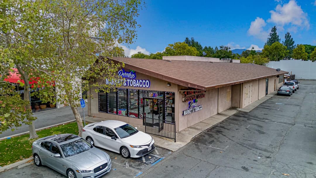 Image of Cocktail Lounge & Market & Tobacco Property