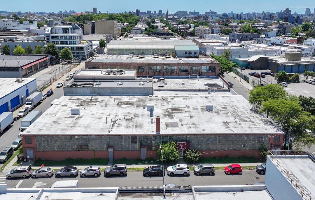 Image of 330 Calyer Street Property