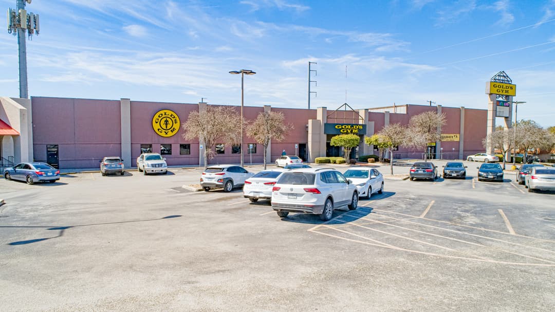 Image of Gold’s Gym Property