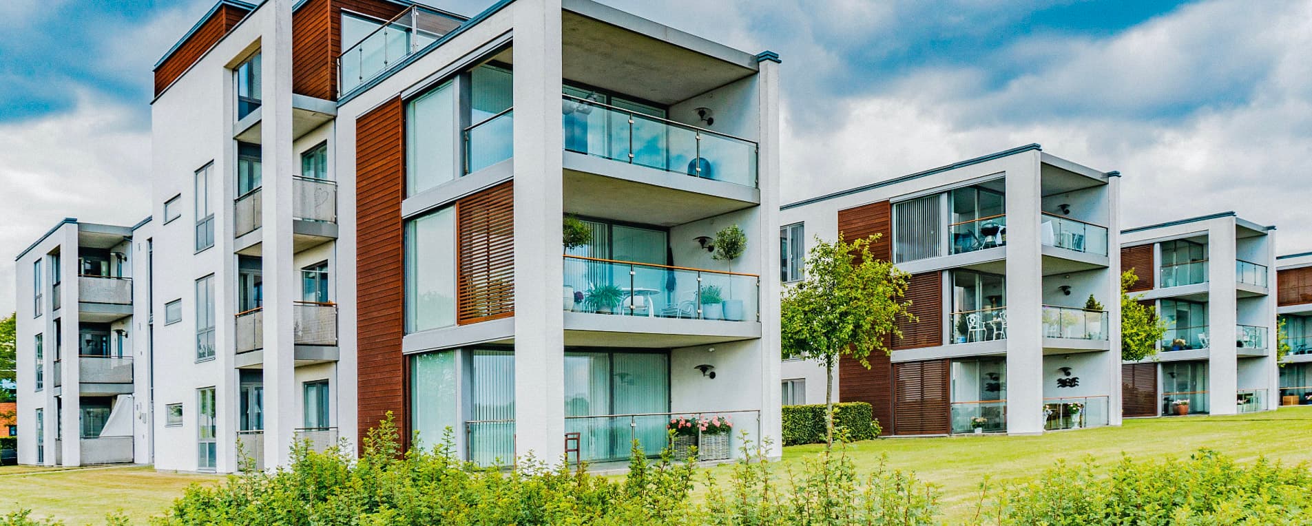 Image of multifamily buildings for the Inland South Bay market report