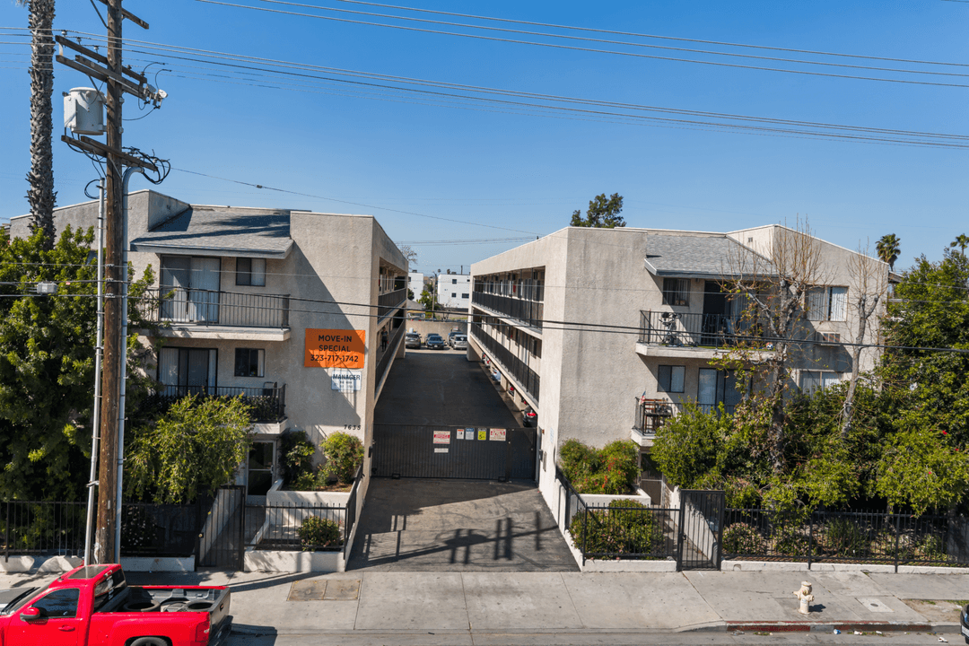 Image of 7635 Lankershim Blvd Property