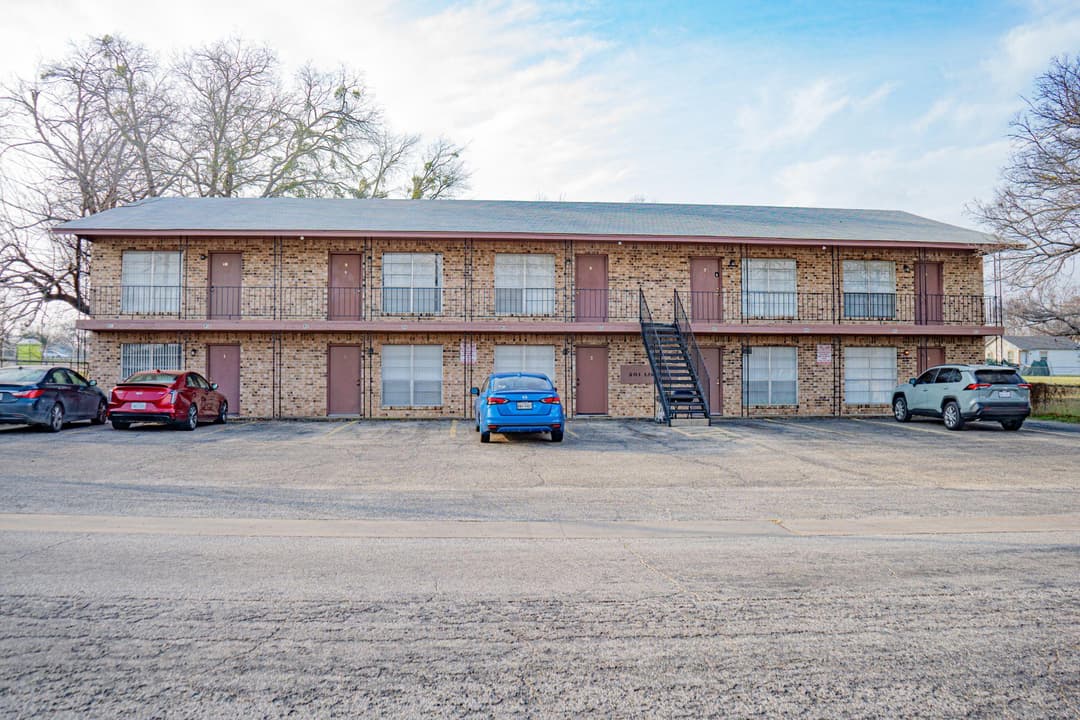Image of 201 W Lincoln Ave Property