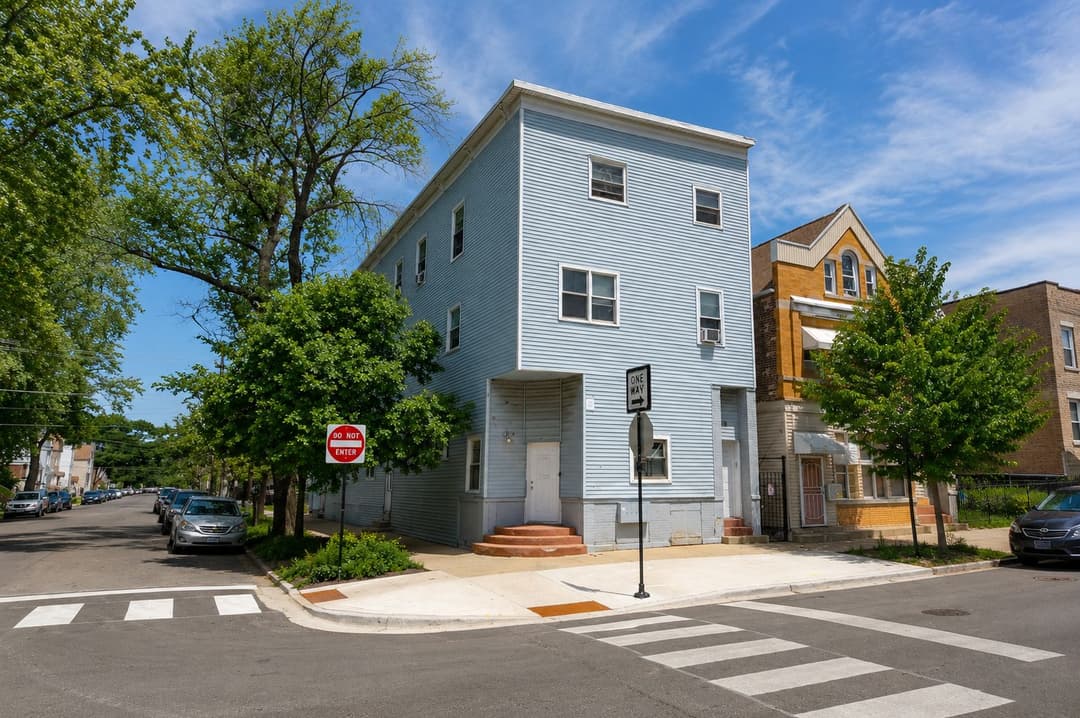 Image of 1824 W 46th St Property