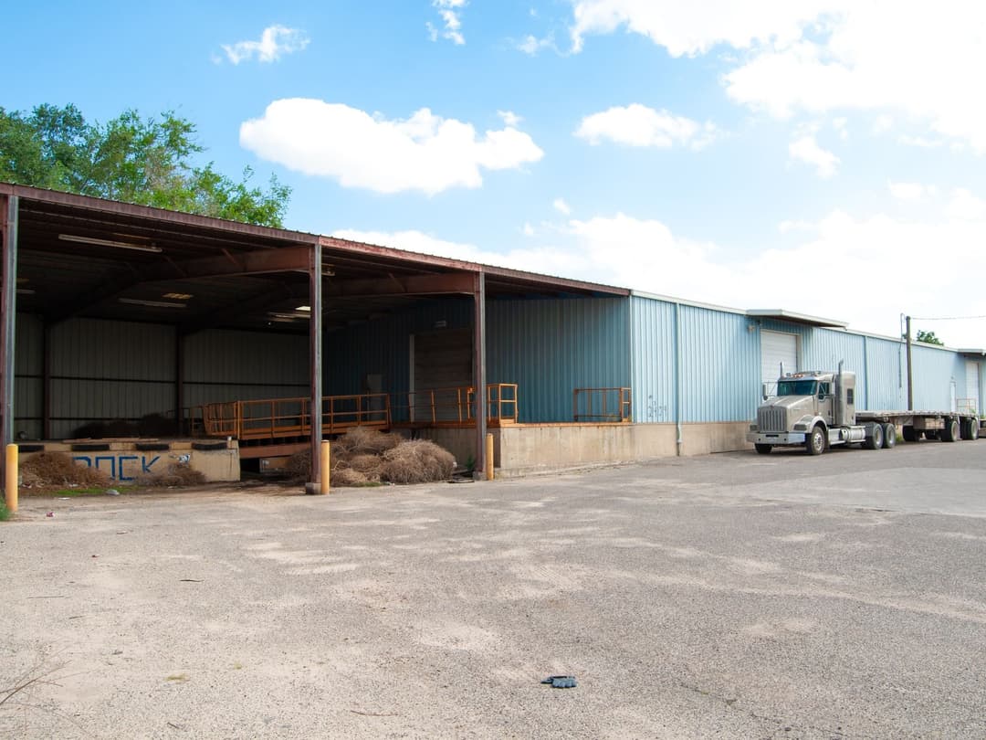 Image of 2409 W 2nd St Property