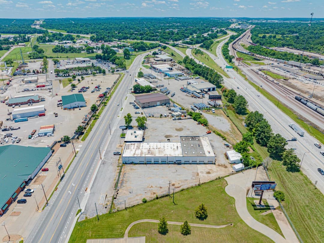 Image of 3320 Southwest Blvd Property