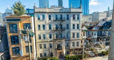 Matthews™ Generates 10+ Offers and Closes New Jersey Pre-War Apartment Sale in 45 Days image