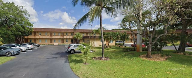 Avondale Gardens 124-unit South Florida property financed with a multifamily acquisition loan by Matthews Capital Markets