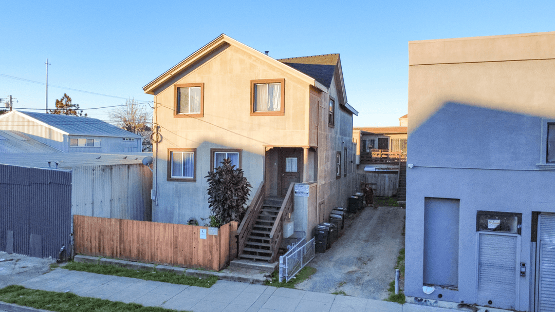 Image of 515 E 11th Street Property