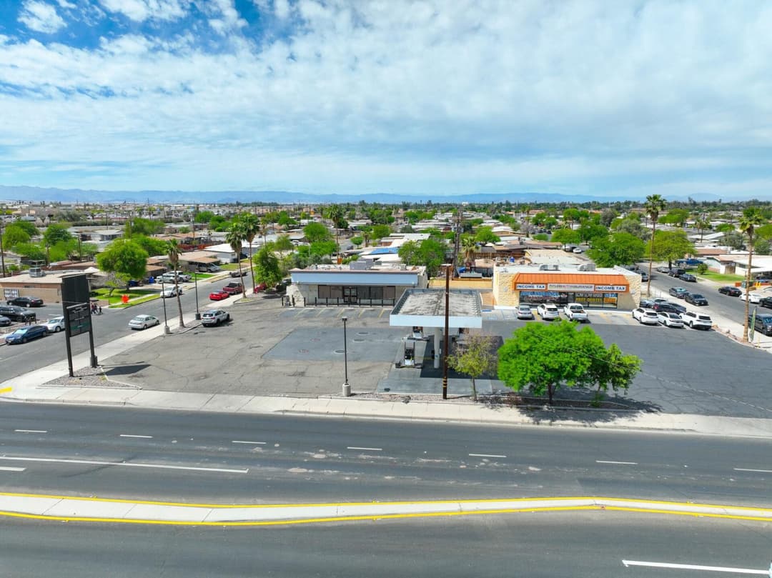 Image of Fee Simple Owner/User Gas Station For Sale Property