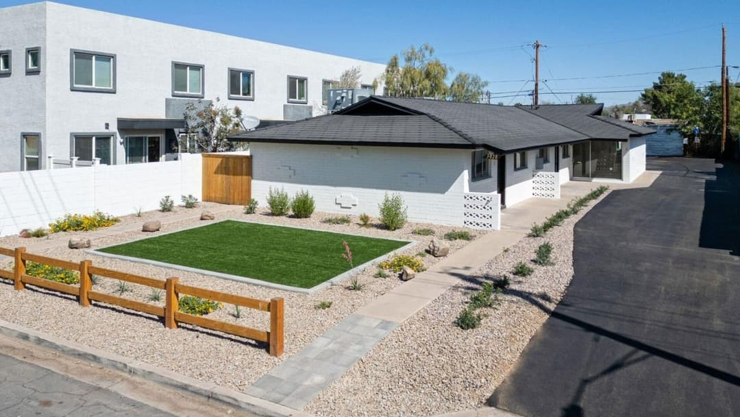 Image of 3020 E Yale St Property