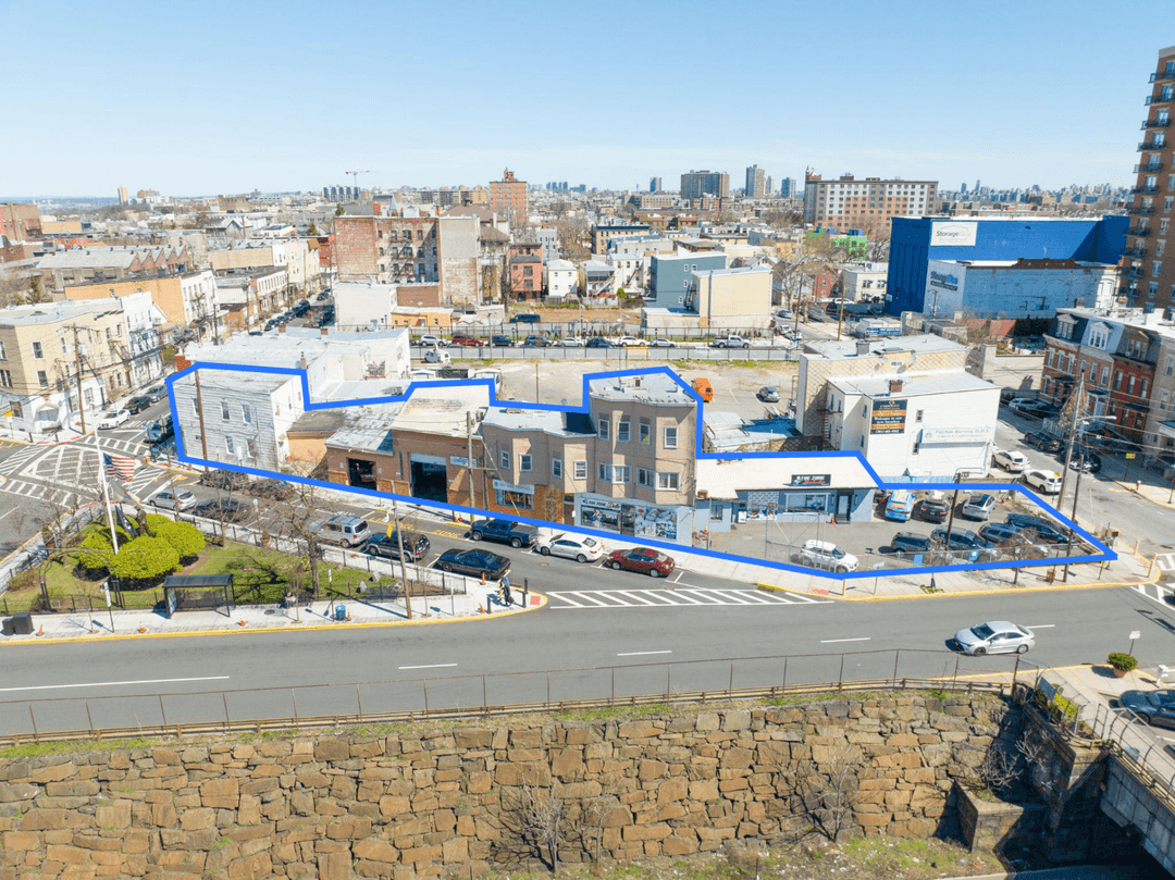 Image of 3300 Palisade Ave & 210-214 33rd St Property