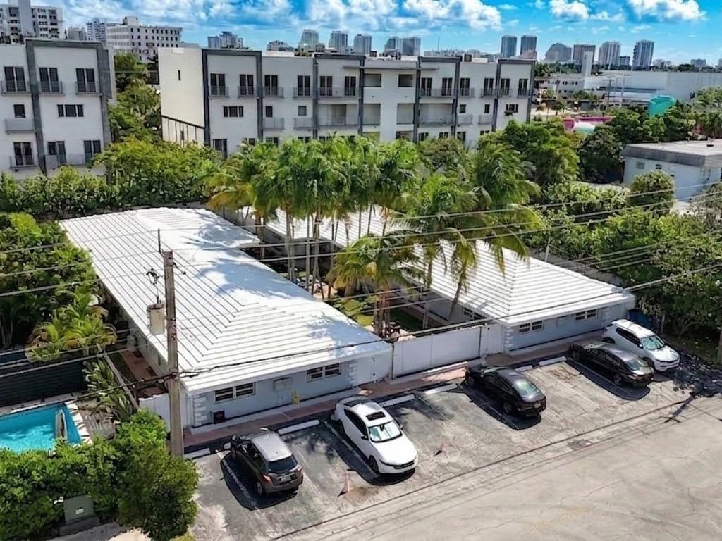 Image of 1030 N Victoria Park Rd Property