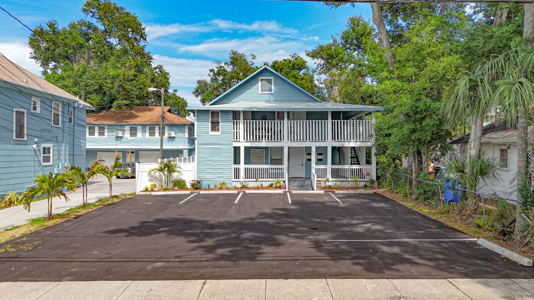 Image of Crescent Lake Apartments Property