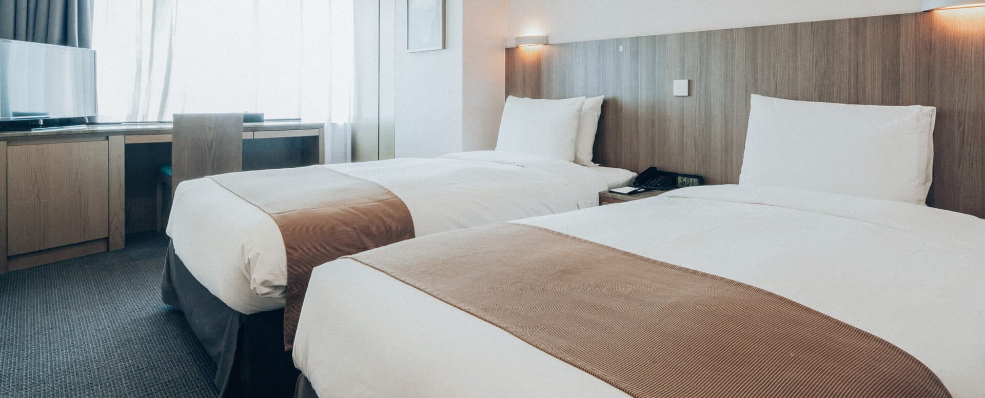 Blog image for growing divide in hospitality post