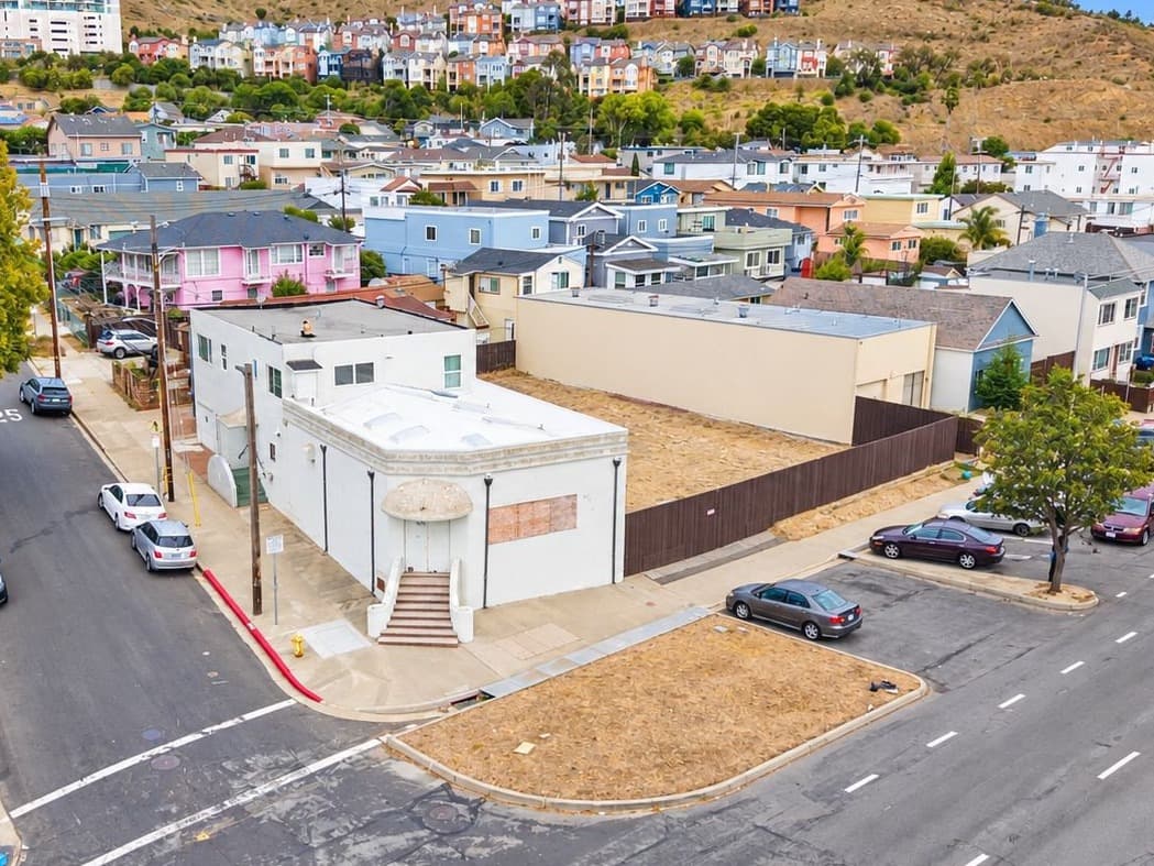 Image of 1001 Airport Blvd Property