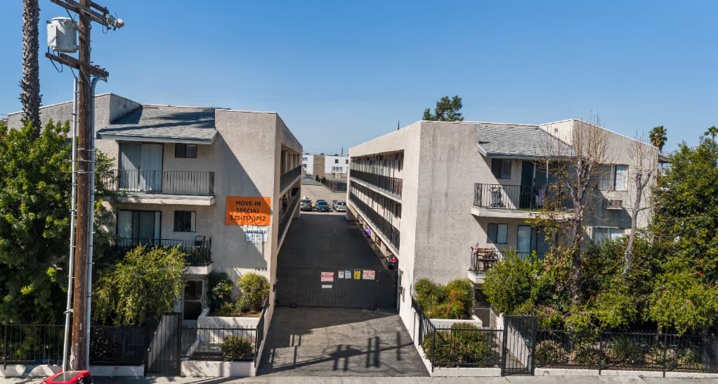 7635_Lankershim_Blvd_.jpgCourtyard-style apartment building at 7635 Lankershim Boulevard, a 36-unit North Hollywood multifamily property