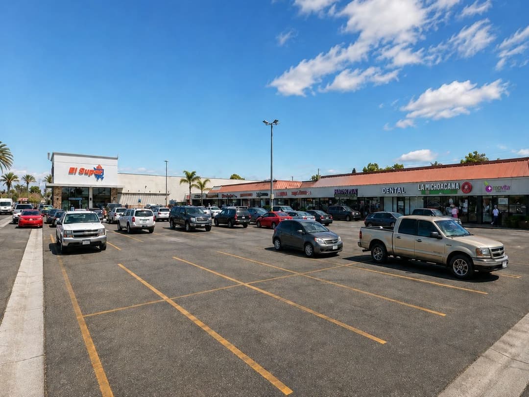 Image of Los Jardines Shopping Center Property