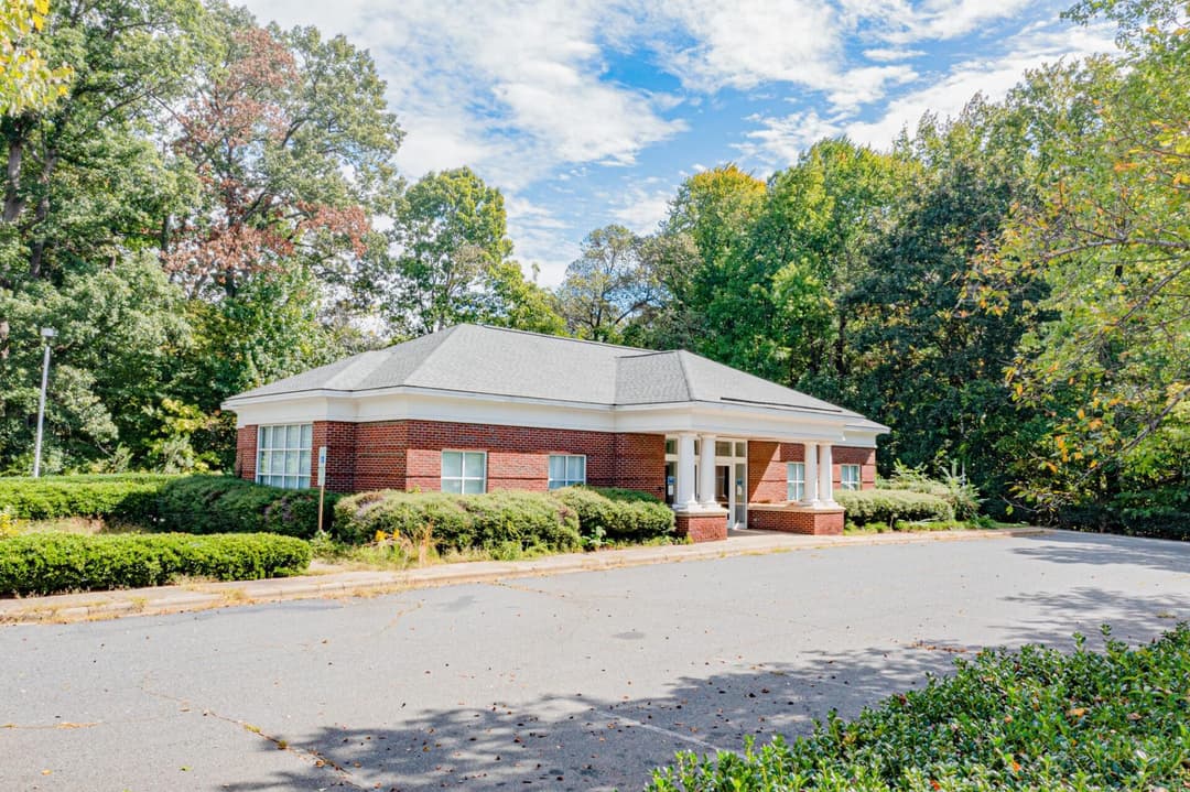 Image of 1720 Oakdale Rd Property